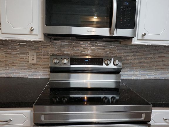 5th image of 1111 E Harris St