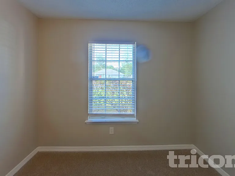 470 Shamrock Ave S — Photo 9
