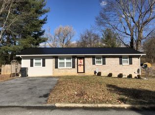 413 Cottonwood Ln, Piney Flats, TN 37686