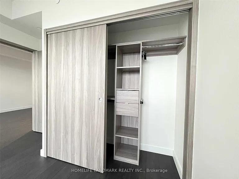 85 McMahon Dr #1810 — Photo 10