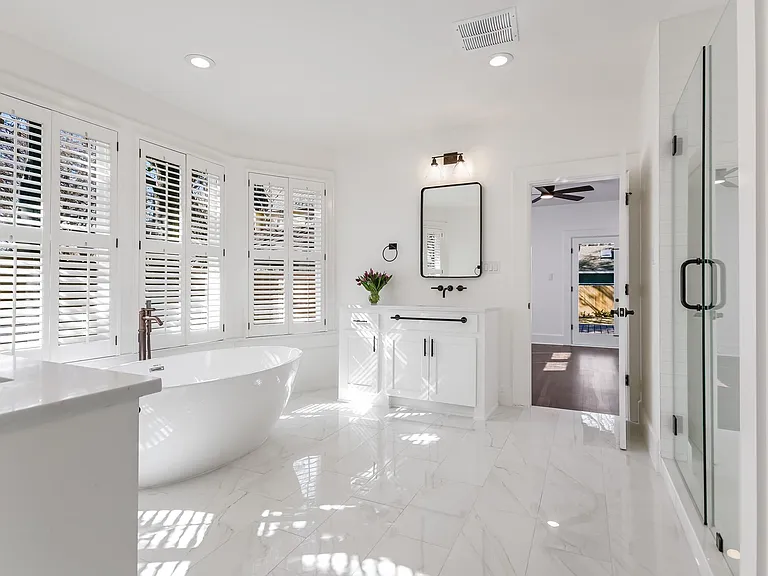 2704 Oakhurst Ave — Photo 12