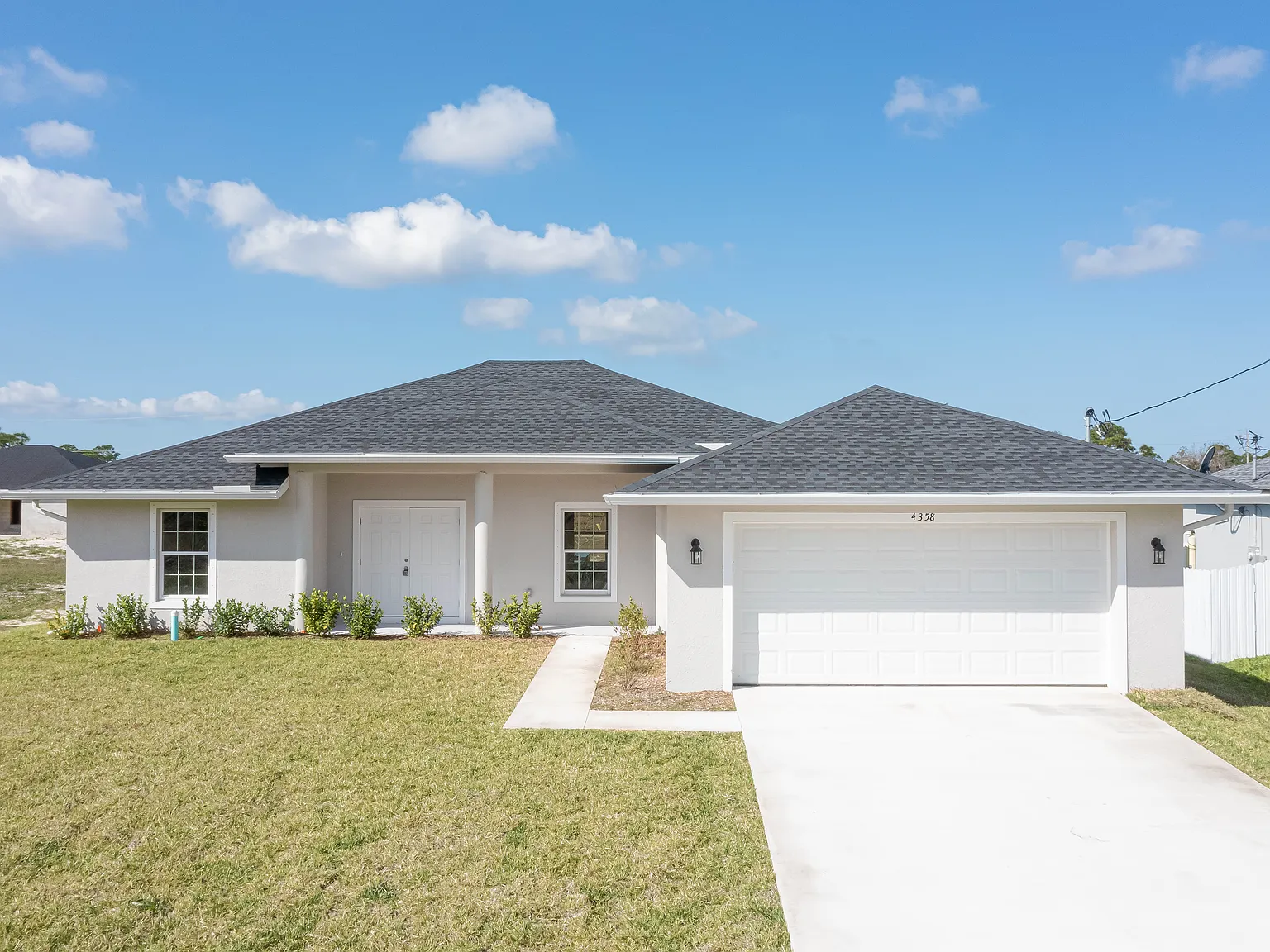 4 bed, $2,995 — Photo 1
