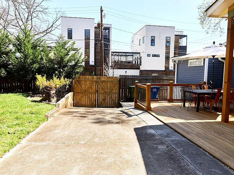 744 Highland Ave NE — Photo 11