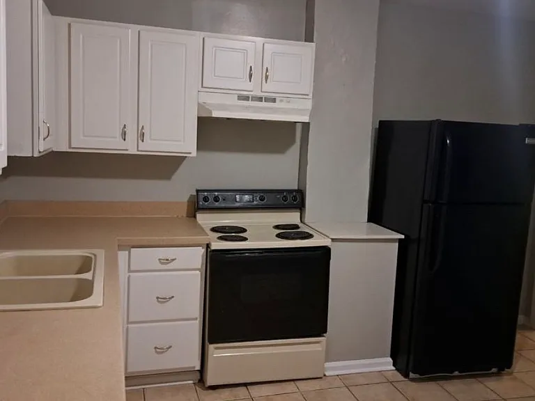 832 S Pershing Ave — Photo 8