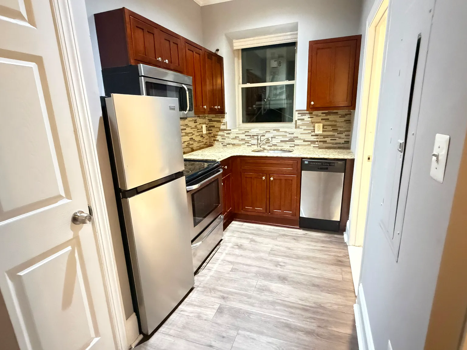Studio, 400 sqft, $1,000 — Photo 3