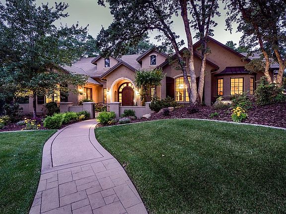 Please view Virtual Tour for more photos
