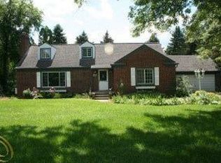 527 W Livingston Rd, Highland, MI 48357