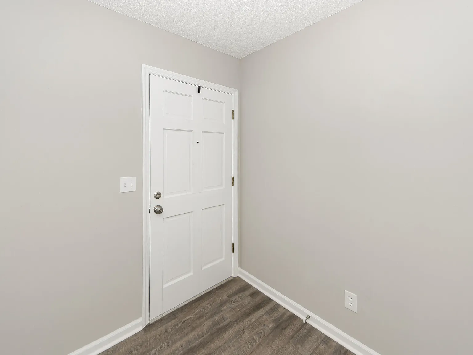 3 bed, 1.5 bath, 1016 sqft, $1,900 — Photo 3