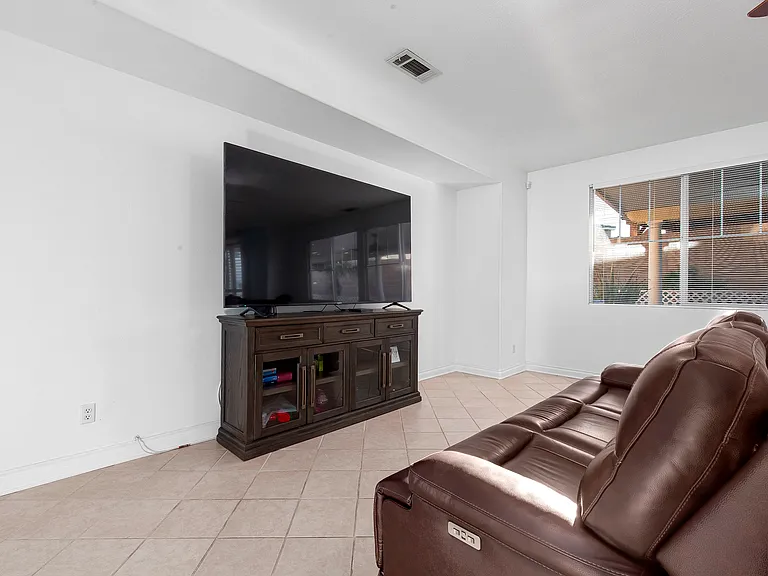 39299 Gainsborough Dr — Photo 8