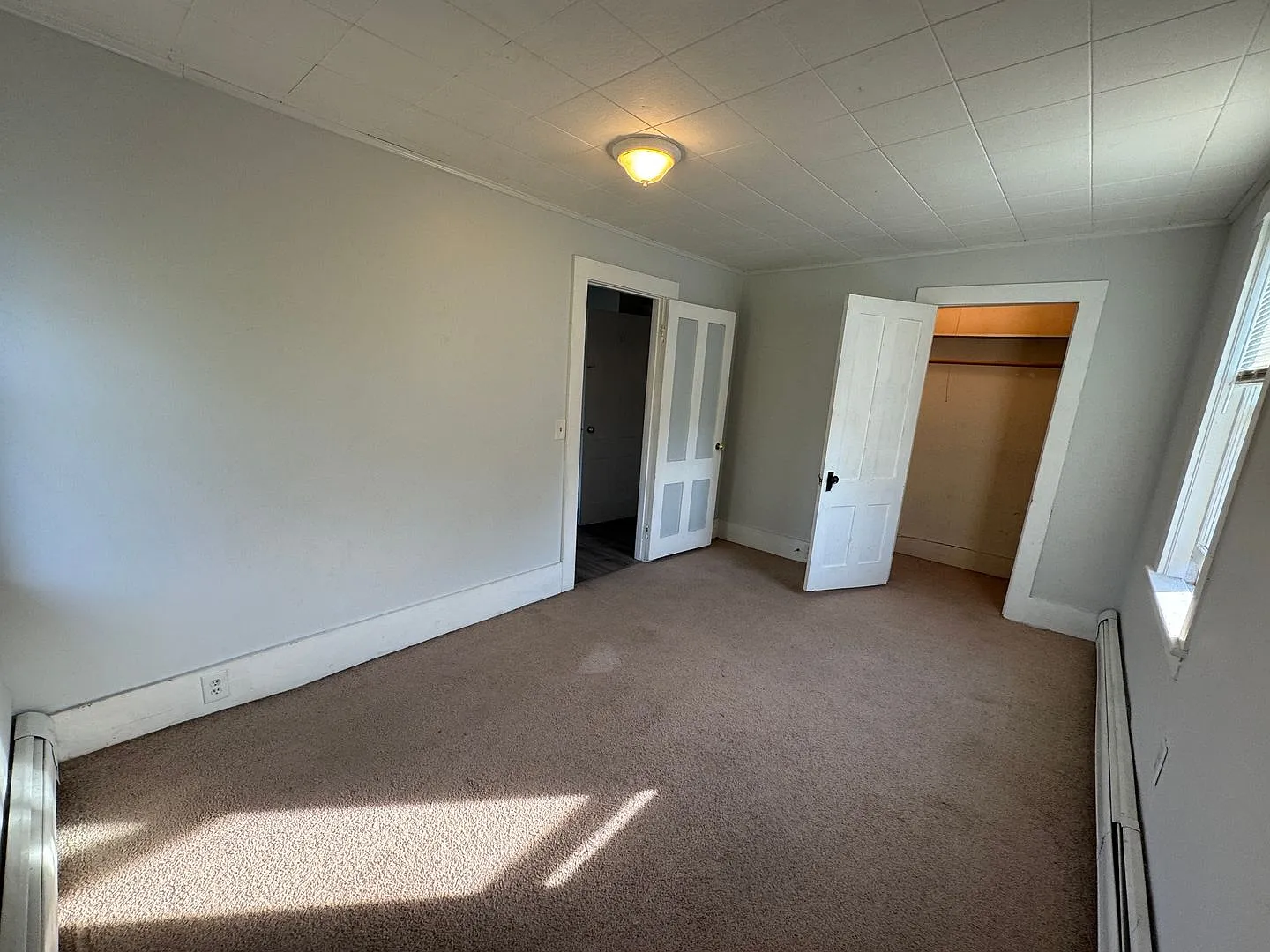 38 Railroad St — Photo 4