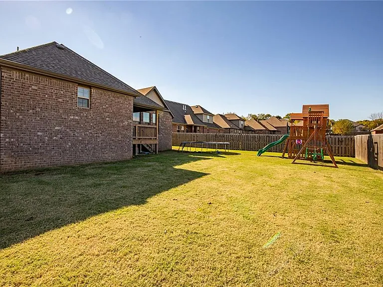 1700 Abbey Ln — Photo 12