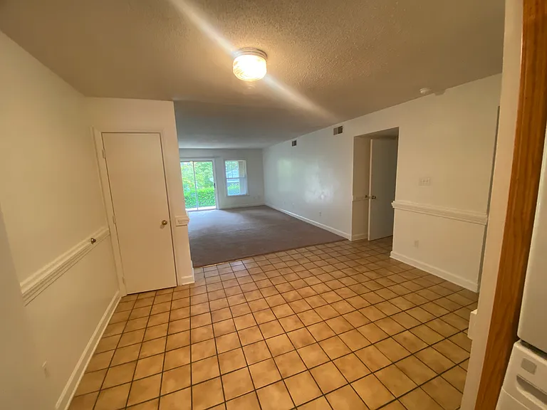 Avery Close Condominiums — Photo 102