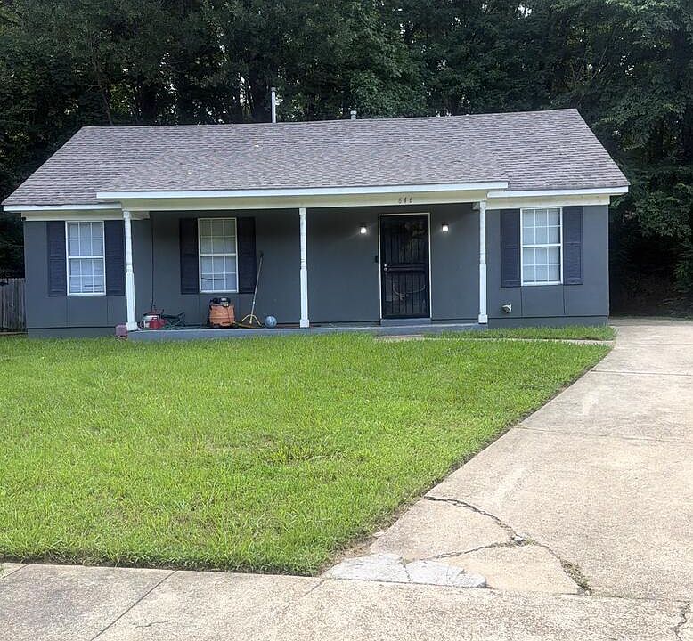 1st image of 646 Creekstone Cres