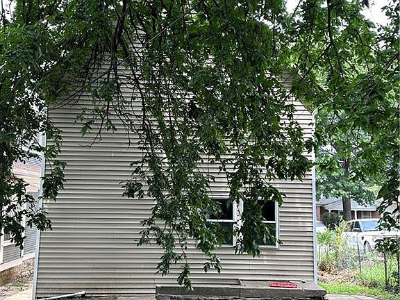 2nd image of 1613 Armstrong Ave