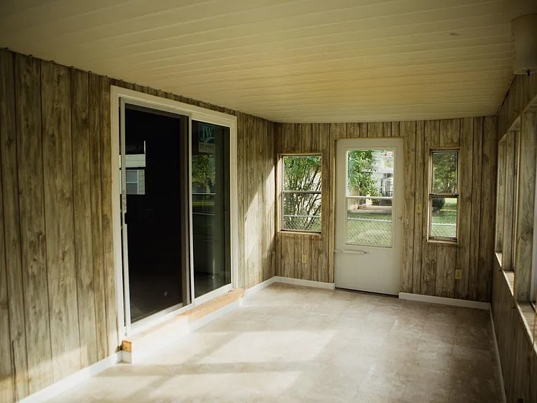 720 S Parkway Dr — Photo 16