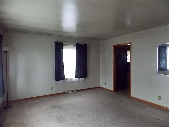3rd image of 5536 Walsh Ave
