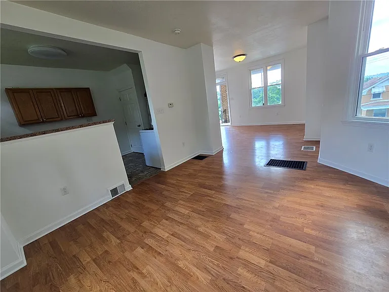 1602 Fallowfield Ave — Photo 10