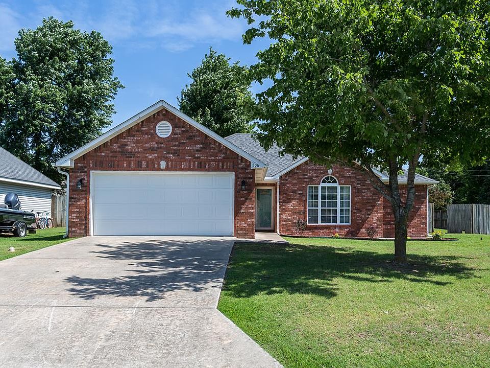1st image of 806 Katie Ln