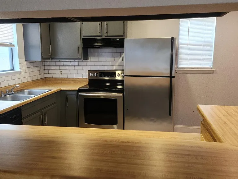 2807 W Slaughter Ln #B — Photo 12