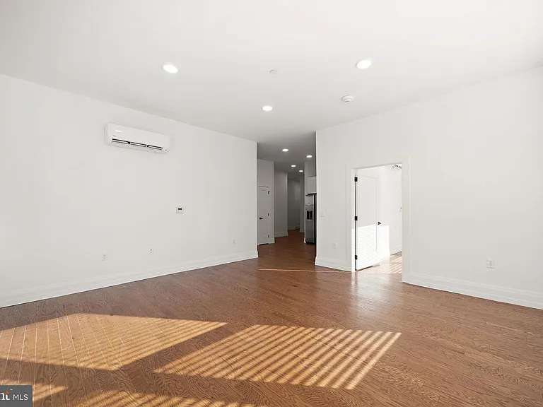 801 N Market St #207 — Photo 4