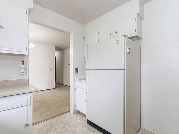 4th image of 320 W Buehler Ave
