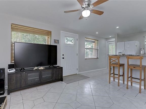 3rd image of 1712 W Powhatan Ave