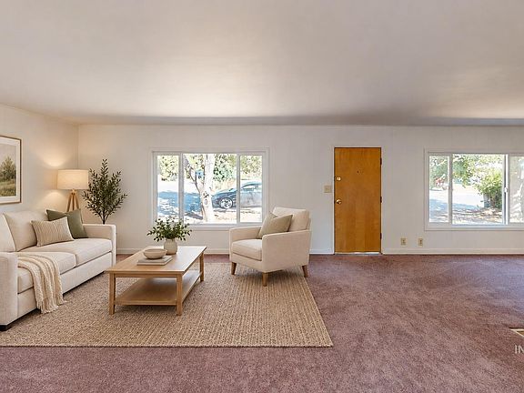 3rd image of 916 Victoria Ave