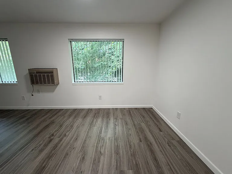 623 N Baker Ave — Photo 6