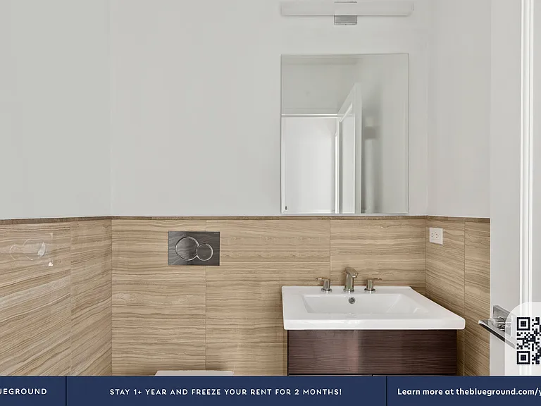 210 W 70th St #918 — Photo 22
