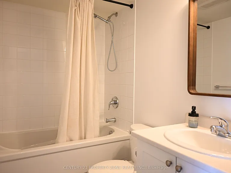 816 Lansdowne Ave #425 — Photo 9