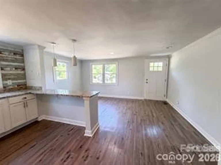 1331 Central Ave — Photo 2