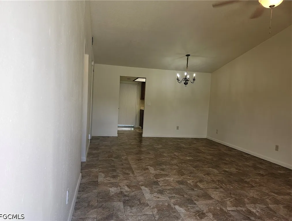 1 bed, 3.0 bath, 966 sqft, $1,295 — Photo 2