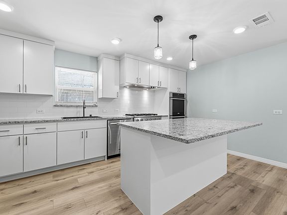 5th image of 617 Truman St