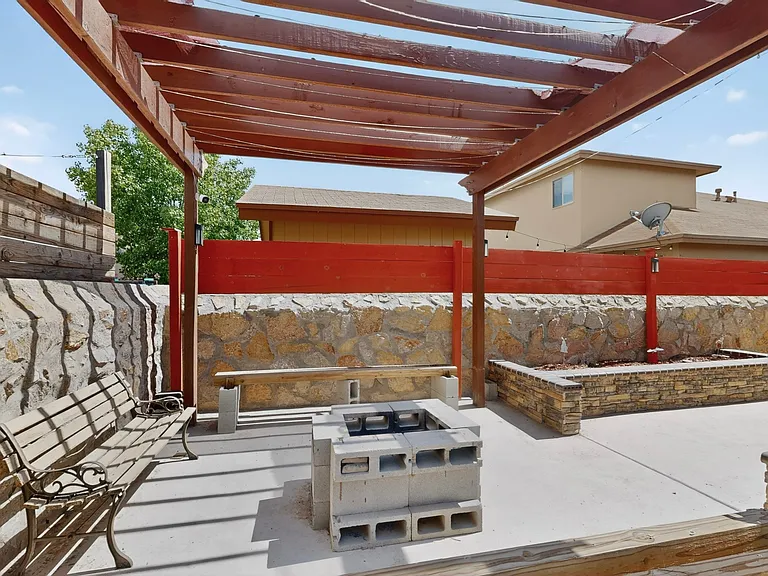 2304 Honey Dew St — Photo 40