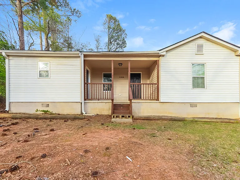 1308 Greenbriar Dr — Photo 1