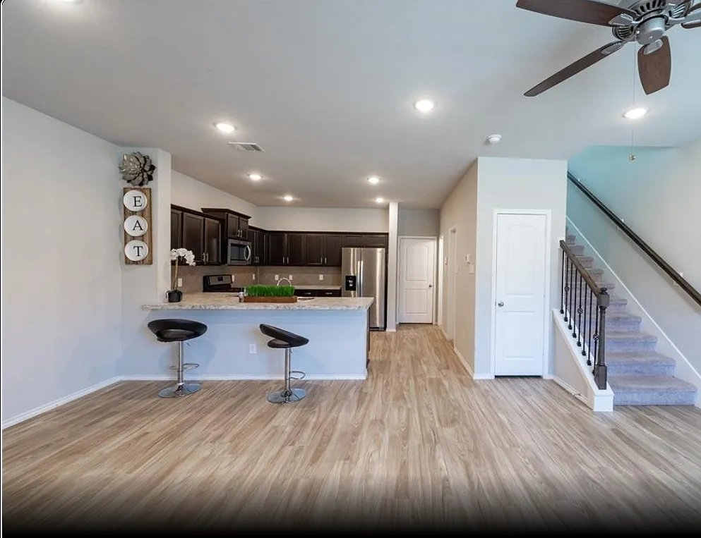 Stunning Balmoral Lagoon Townhouse — Photo 4