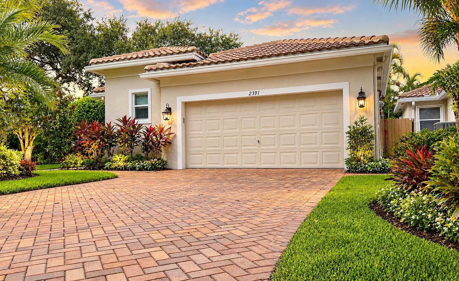 3 bed, 3.0 bath, 2498 sqft, $15,000 — Photo 3