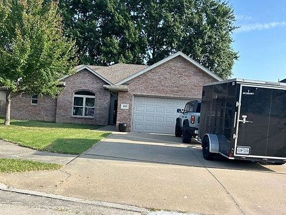 2nd image of 409 Grapevine Ct