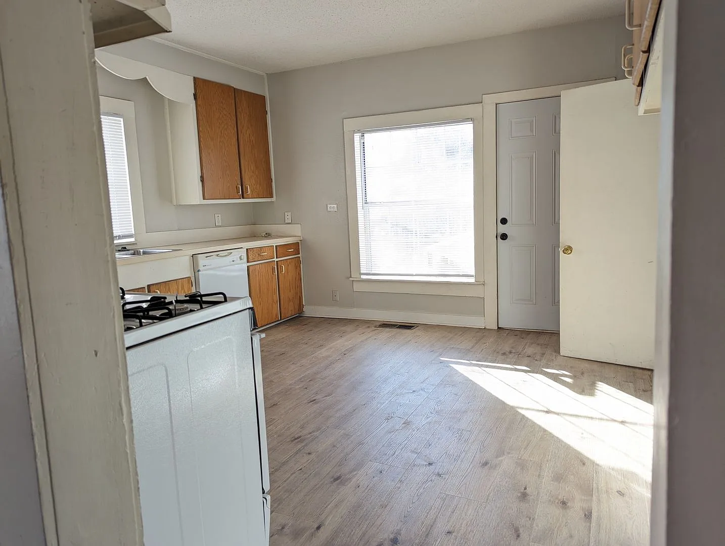 The Cutest 1 Bedroom on TX Side - Coming Soon! — Photo 3