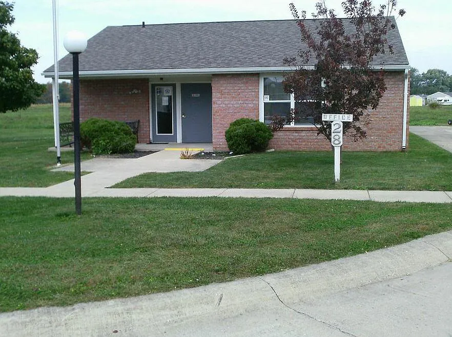 Carthage Manor Apartments — Photo 2