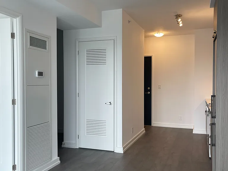 75 James St S #2511 — Photo 14
