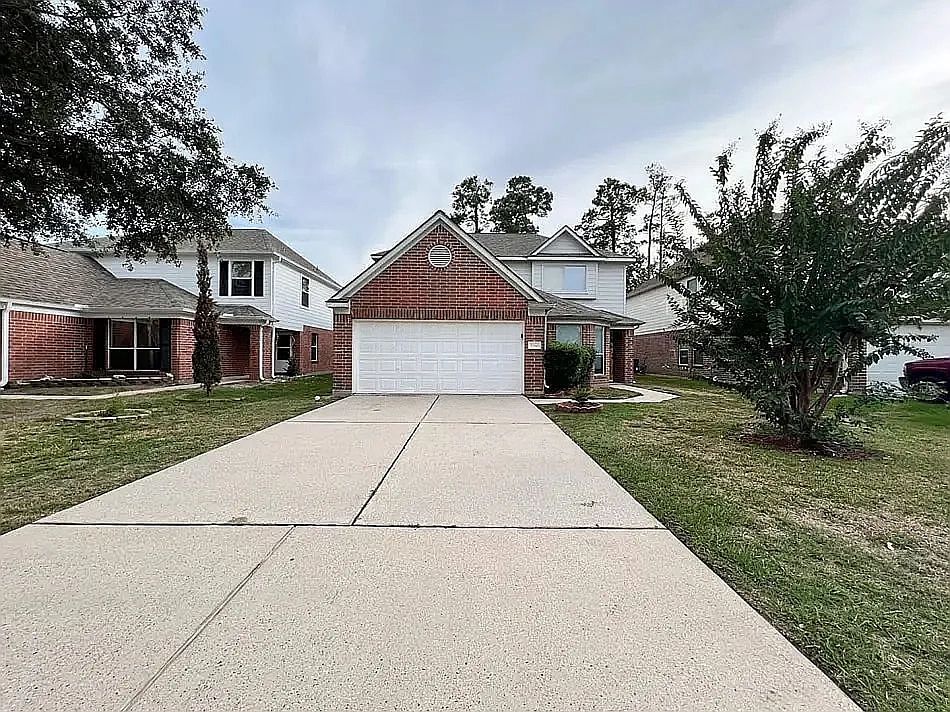 Front Driveway of the house