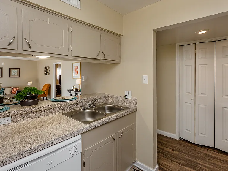 Las Velas at Hillcroft Apts. — Photo 7