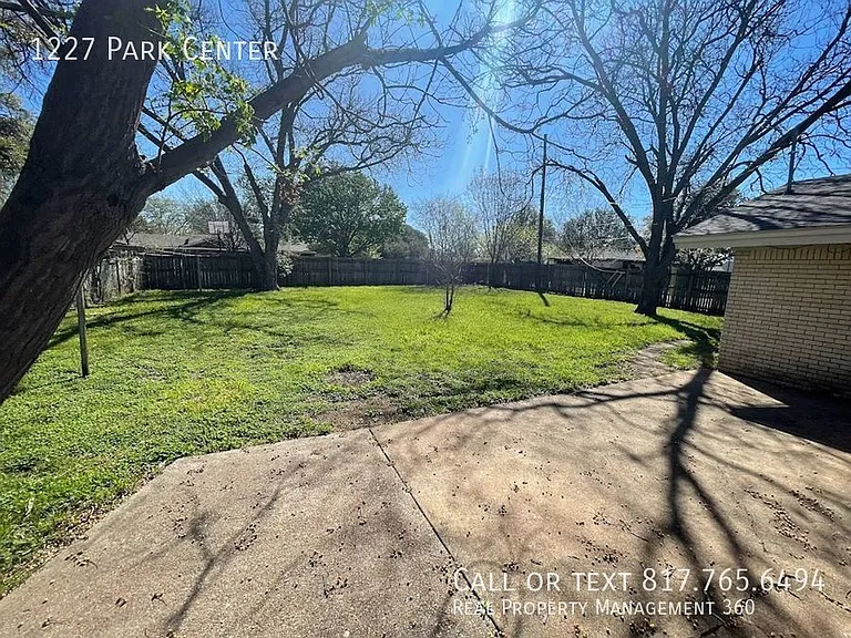 1227 Park Ctr — Photo 12