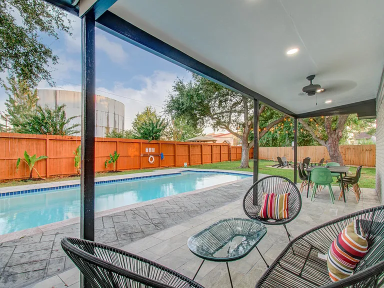 17155 Barcelona Dr — Photo 30