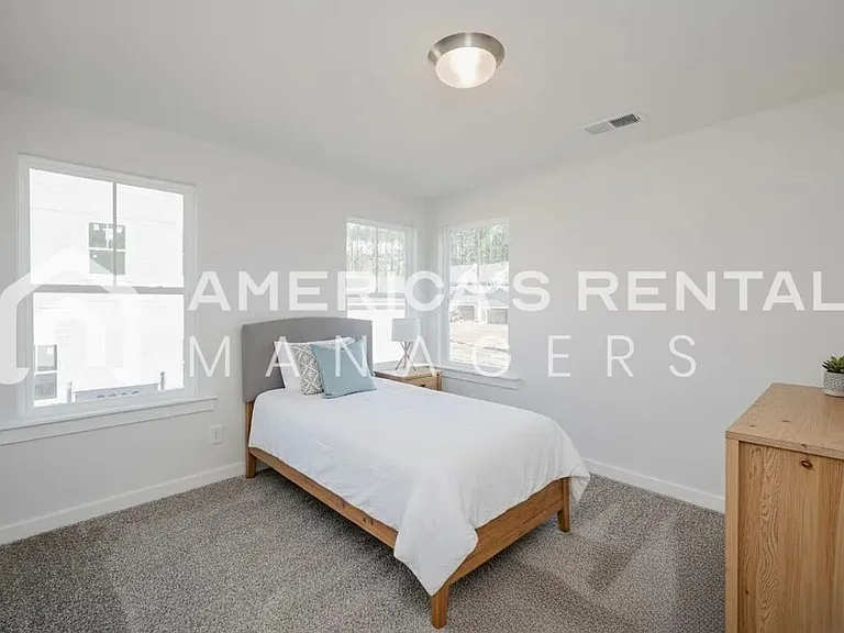 1009 Grand River Blvd W — Photo 25