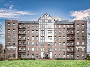 37 Brompton Road #1F, Great Neck, NY