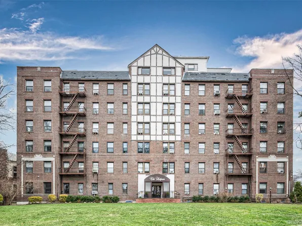 37 Brompton Road #1F, Great Neck, NY 11021