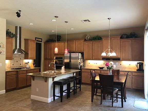 4th image of 987 Hildebrand Cir