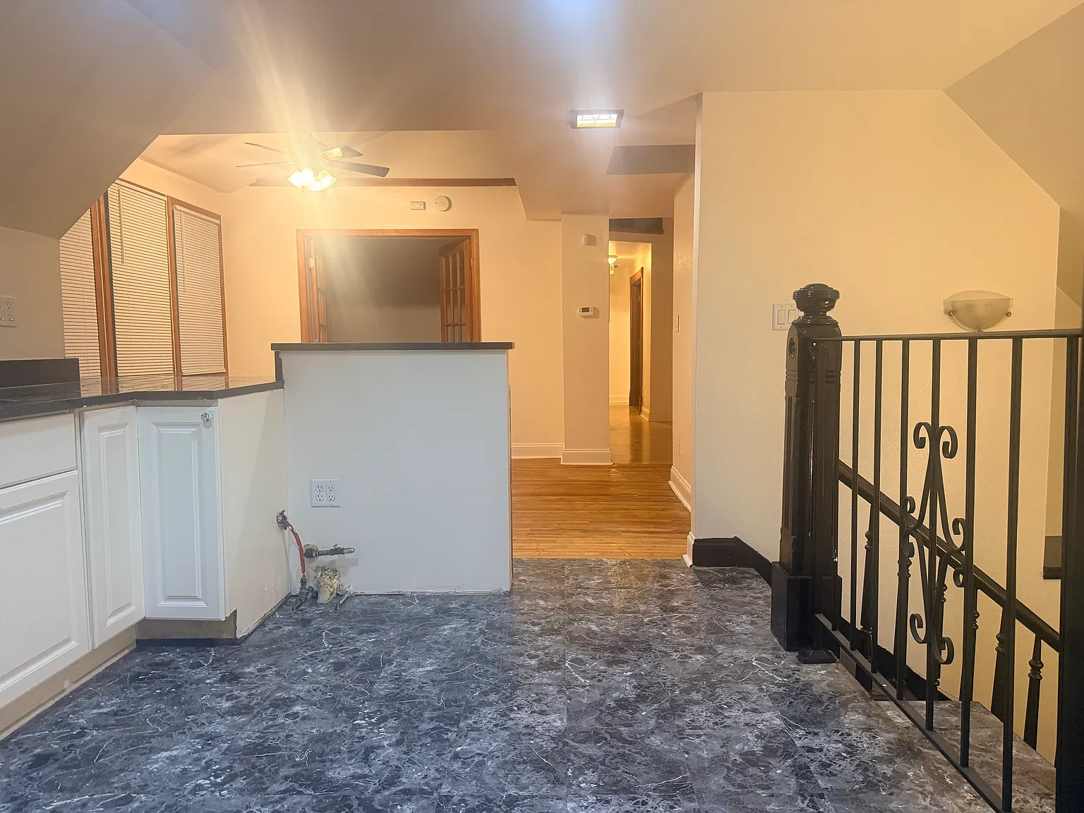 1 bed, 1200 sqft, $1,300 — Photo 1